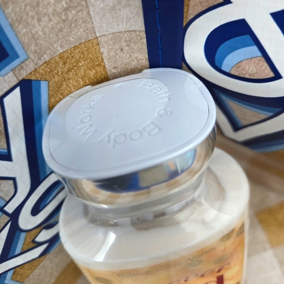 Forever Red Bath & Body - Picture 3 of 6